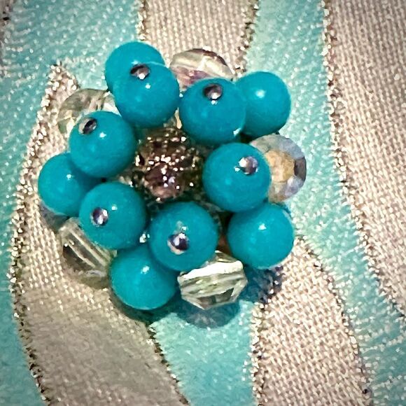 Vintage turquoise glass bead ab crystal filagree  cluster clip earrings - Picture 3 of 7